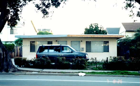 490-494 S Seaward Ave in Ventura, CA - Foto de edificio - Building Photo