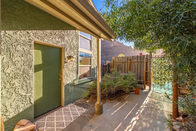 543 Fernwood Pacific Dr in Topanga, CA - Building Photo - Building Photo