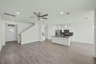 1810 Roseburg Dr in Austin, TX - Building Photo - Building Photo