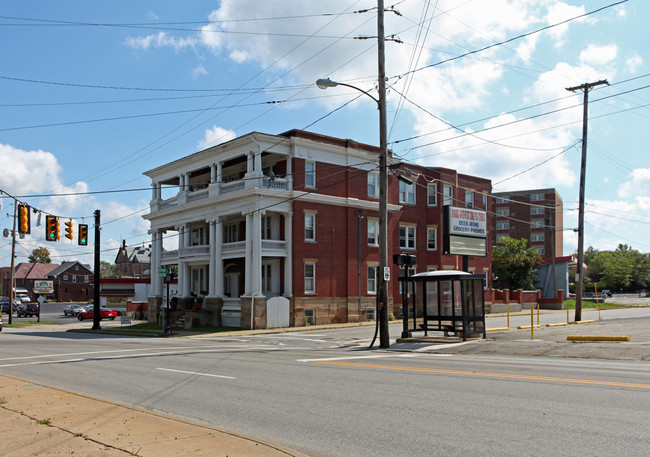 283 Park Ave W in Mansfield, OH - Foto de edificio - Building Photo