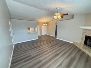 5880 Medallion Dr in Las Vegas, NV - Building Photo - Building Photo