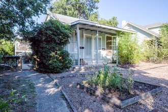 411 E 30th St in Austin, TX - Foto de edificio - Building Photo