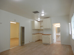 6202 Cherry Ave in Long Beach, CA - Building Photo - Interior Photo