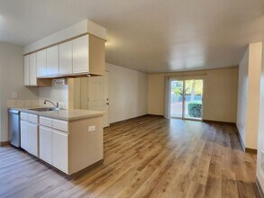 1285 NW 183rd Ave in Beaverton, OR - Building Photo - Building Photo