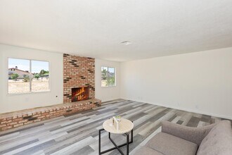 15073 Mojave St in Hesperia, CA - Building Photo - Building Photo