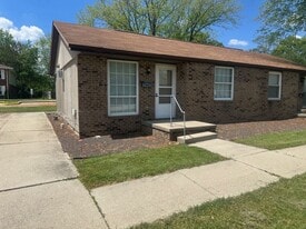 518 N Oak St in Monticello, IL - Building Photo