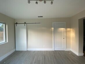 124 NW 9th St in Boca Raton, FL - Foto de edificio - Building Photo