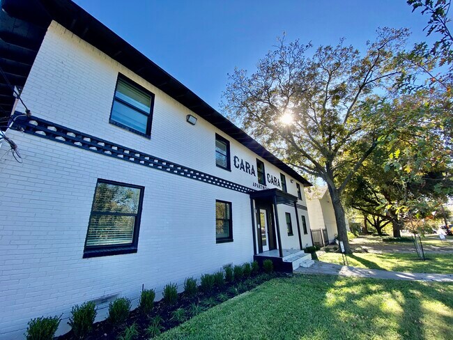 Caracara in Dallas, TX - Foto de edificio - Building Photo