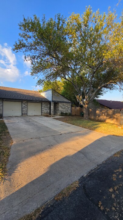 14447 Hereford in San Antonio, TX - Building Photo