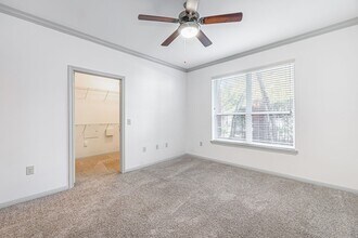 8877 Lakes at 610 Dr in Houston, TX - Building Photo - Building Photo