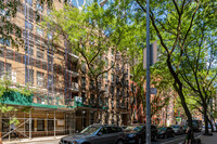 315 W 55th St in New York, NY - Foto de edificio - Building Photo