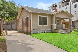 1315 Peden St in Houston, TX - Building Photo - Building Photo