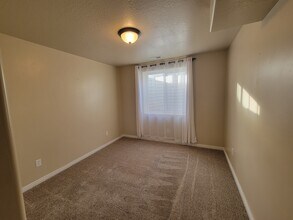 1097 S 1875 W, Unit 1,100 sqft basement in Syracuse, UT - Foto de edificio - Building Photo