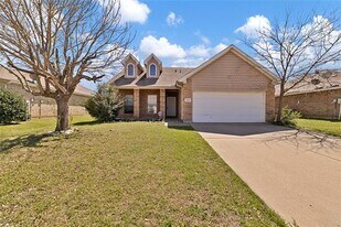 1217 Foxtail Ln in Crowley, TX - Building Photo