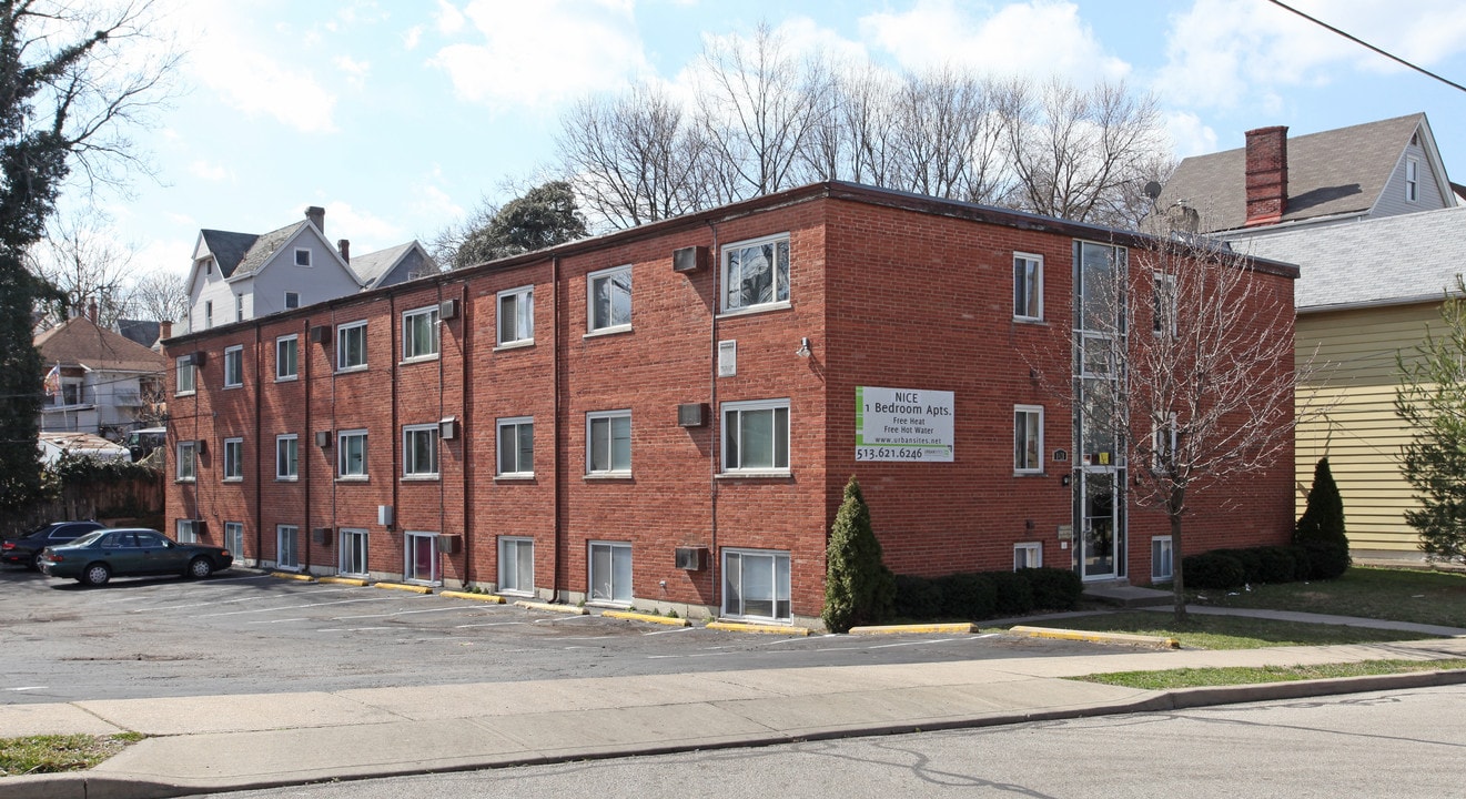 1921 Maple Ave in Cincinnati, OH - Foto de edificio