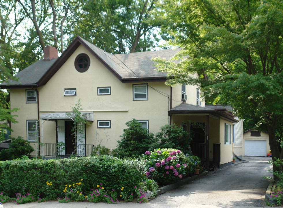 100 Pocantico St in Tarrytown, NY - Foto de edificio