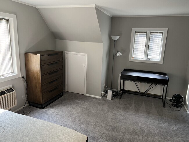 559 Terry Pl, Unit Second Floor in Valley Stream, NY - Foto de edificio - Building Photo