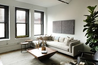 Atelier Apartments in Milwaukee, WI - Foto de edificio - Building Photo