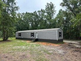 94 Buck Miller Rd in Crawfordville, FL - Building Photo