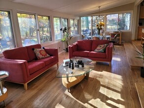 11810 N Schwemer Ln in Mequon, WI - Foto de edificio - Building Photo