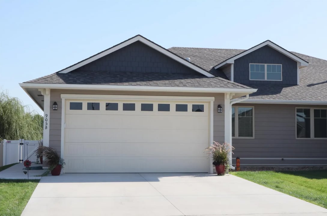 905 Sunrise Ct in Dodge City, KS - Building Photo