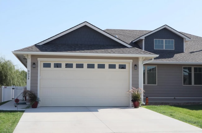 property at 905 Sunrise Ct
