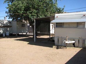 8243 E 1st Ave in Mesa, AZ - Foto de edificio - Building Photo