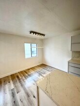 377 W California Ave, Unit 34 in Glendale, CA - Building Photo - Building Photo