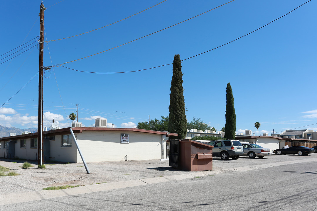 Helen St Apartments in Tucson, AZ - Building Photo