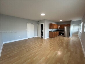 1360 Collins Ave in Miami Beach, FL - Building Photo - Building Photo