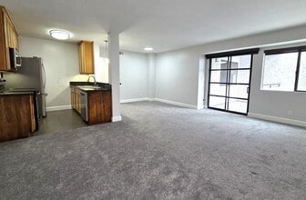 10982 Roebling Ave, Unit 464 in Los Angeles, CA - Foto de edificio - Building Photo