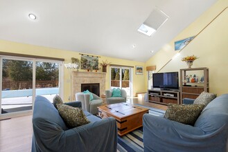 9 Cedarfield Ln in Westhampton, NY - Building Photo - Building Photo