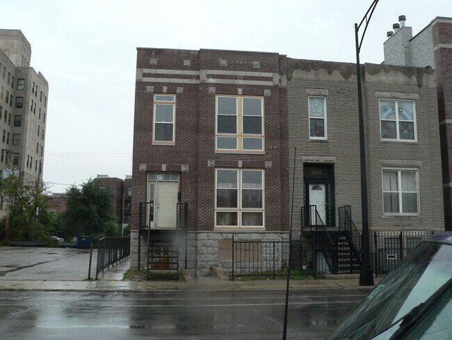 2417 W Warren Blvd in Chicago, IL - Building Photo - Building Photo