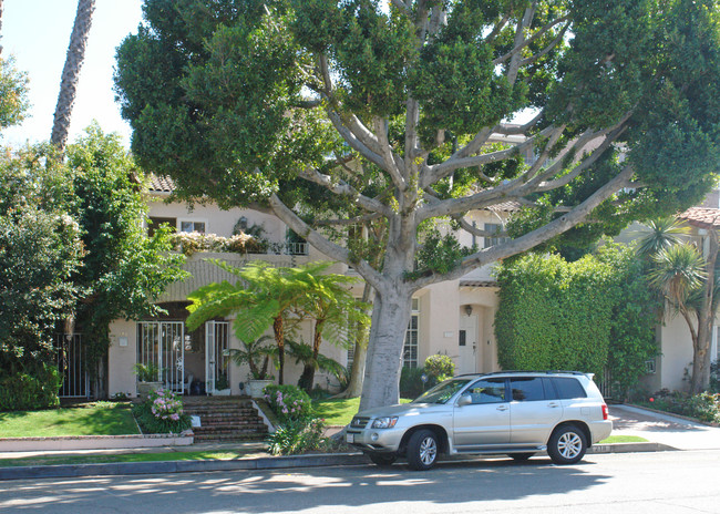 214-218 S Lasky Dr in Beverly Hills, CA - Foto de edificio - Building Photo