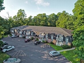 Brookview Court Apartments in Rotterdam, NY - Foto de edificio - Building Photo