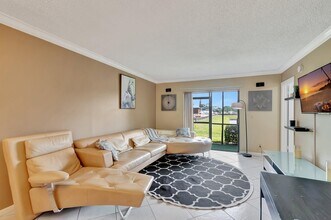 7101 Golf Colony Ct in Greenacres, FL - Building Photo - Building Photo