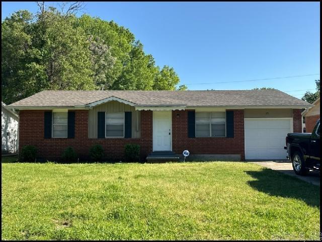 35 Collins Rd in Jacksonville, AR - Building Photo