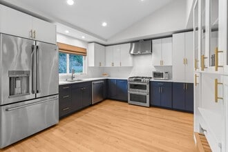 8432 SE 34th Pl in Mercer Island, WA - Building Photo - Building Photo