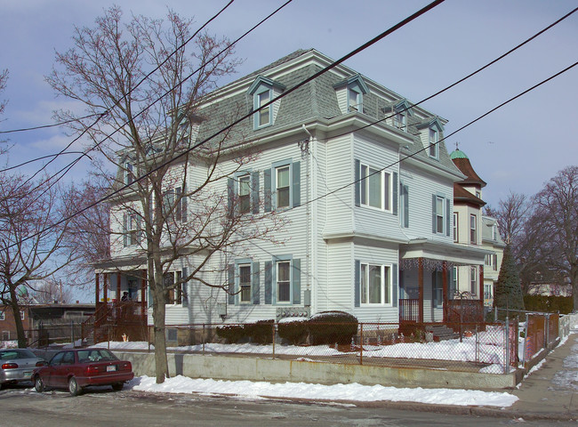 805 2nd St in Fall River, MA - Foto de edificio - Building Photo