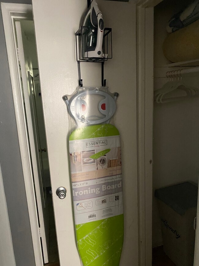 1921 Chariton St, Unit 1 in Los Angeles, CA - Building Photo - Building Photo