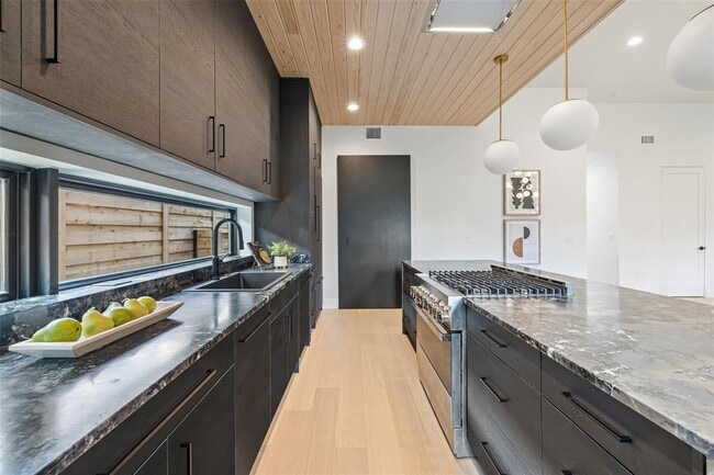 property at 2305 Southern Oaks Dr