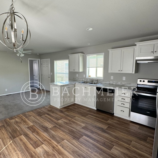 property at 527 SW 14th St