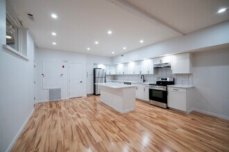 10 Wampanoag Trl in East Providence, RI - Building Photo - Building Photo