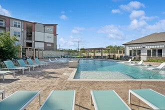 Ascend at Pioneer Hill in Austin, TX - Foto de edificio - Building Photo