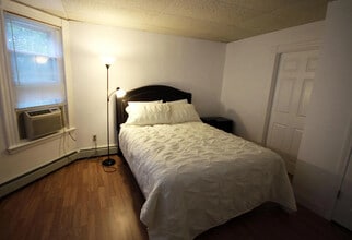 105 Leyden St, Unit 1 in Boston, MA - Foto de edificio - Building Photo