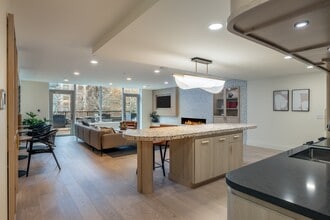 Coppins Well in Seattle, WA - Foto de edificio - Building Photo