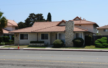 16692 Goldenwest St in Huntington Beach, CA - Building Photo - Building Photo