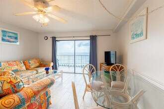 8743 Thomas Dr in Panama City Beach, FL - Foto de edificio - Building Photo