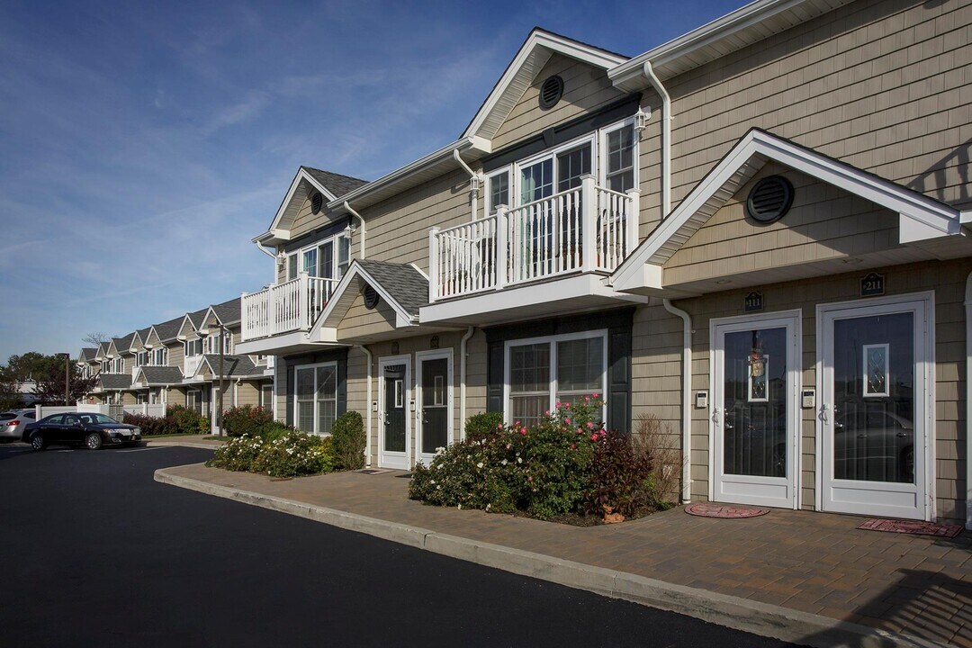 60 Front St in East Rockaway, NY - Building Photo