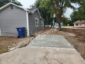 202 N Getzendaner St in Waxahachie, TX - Building Photo - Building Photo